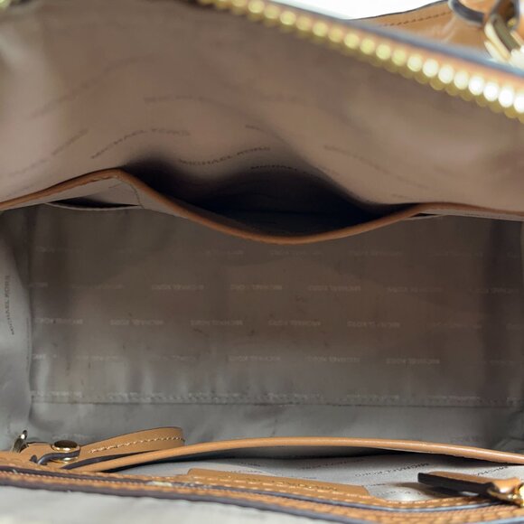 Michael Kors Gold and White leather satchel bag - Picture 7 of 12